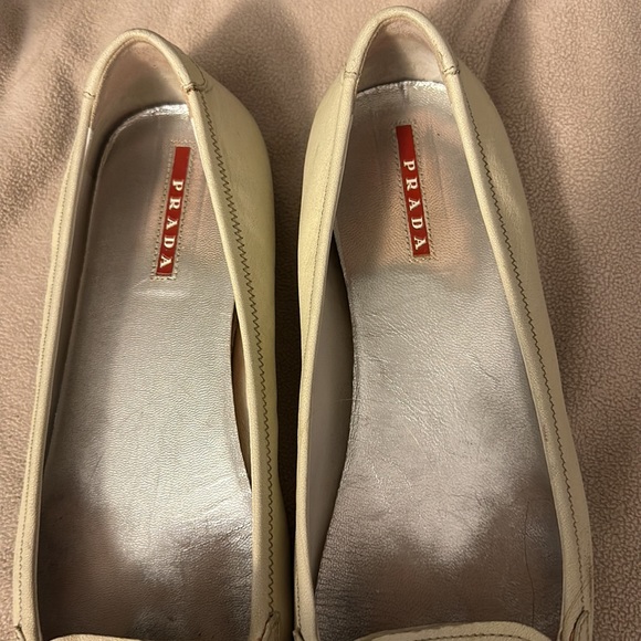 PRADA IVORY FLATS WITH GOLD DETAILING - Picture 3 of 8